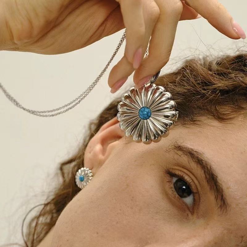 Daisy Mirror Necklace